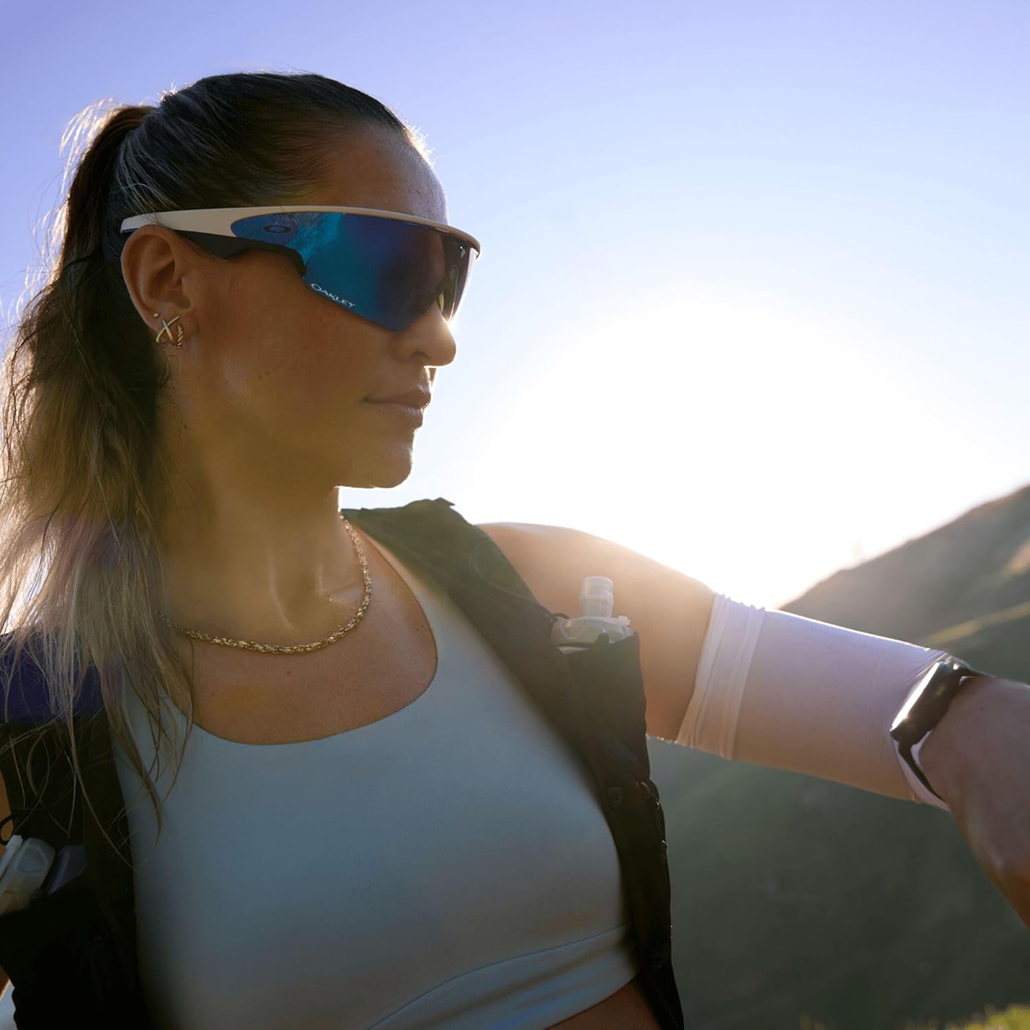 Elevate Your Game with Oakley Meta Vanguard: Cutting-Edge Wearable Tech in White and Prizm™ Sapphire